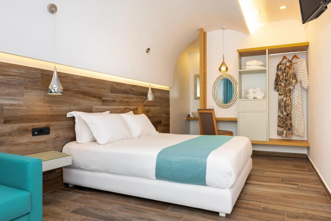 Deluxe Hotel Santorini Fira  Zewnętrze zdjęcie